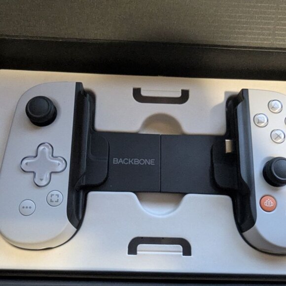 Mobile Gaming Accessory One Playstation Edition - for Iphone - White  The bo - Picture 2 of 8